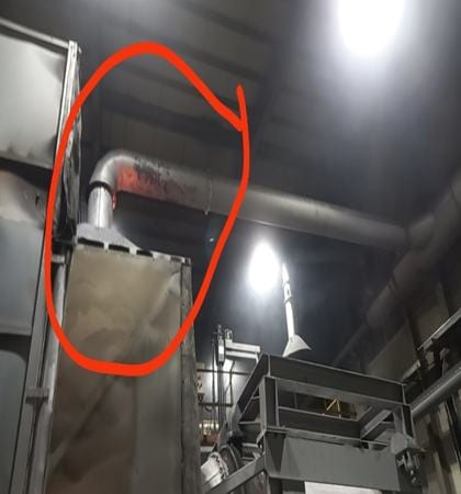회전로 배기 덕트에 빨간 선으로 표시를 한 현장 사진